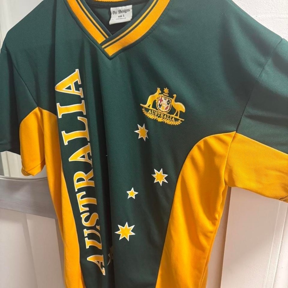 Oz Designs Australia Jersey Mens Large Green Gold V-Neck Athletic Shirt